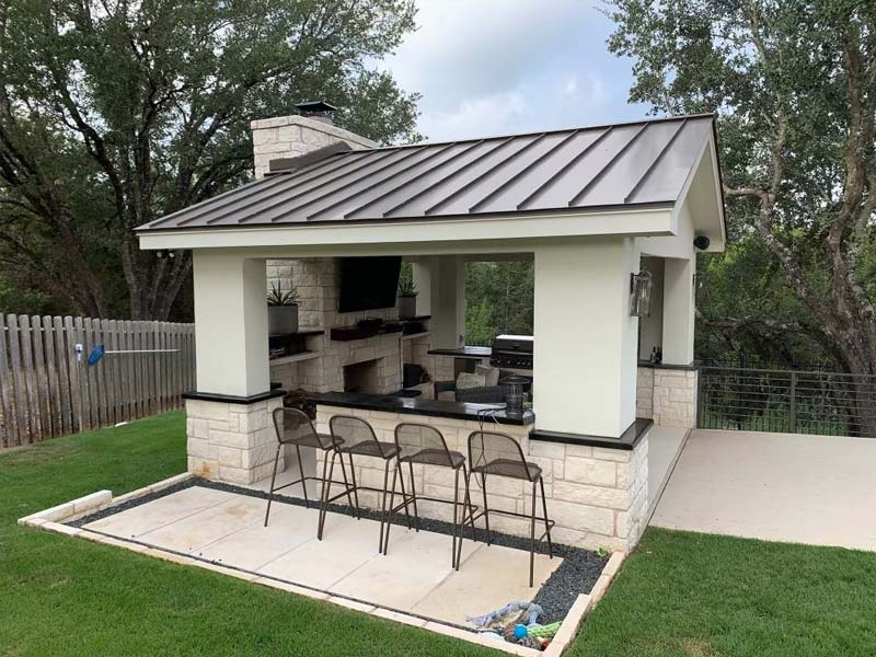 Covered outdoor kitchen and patio